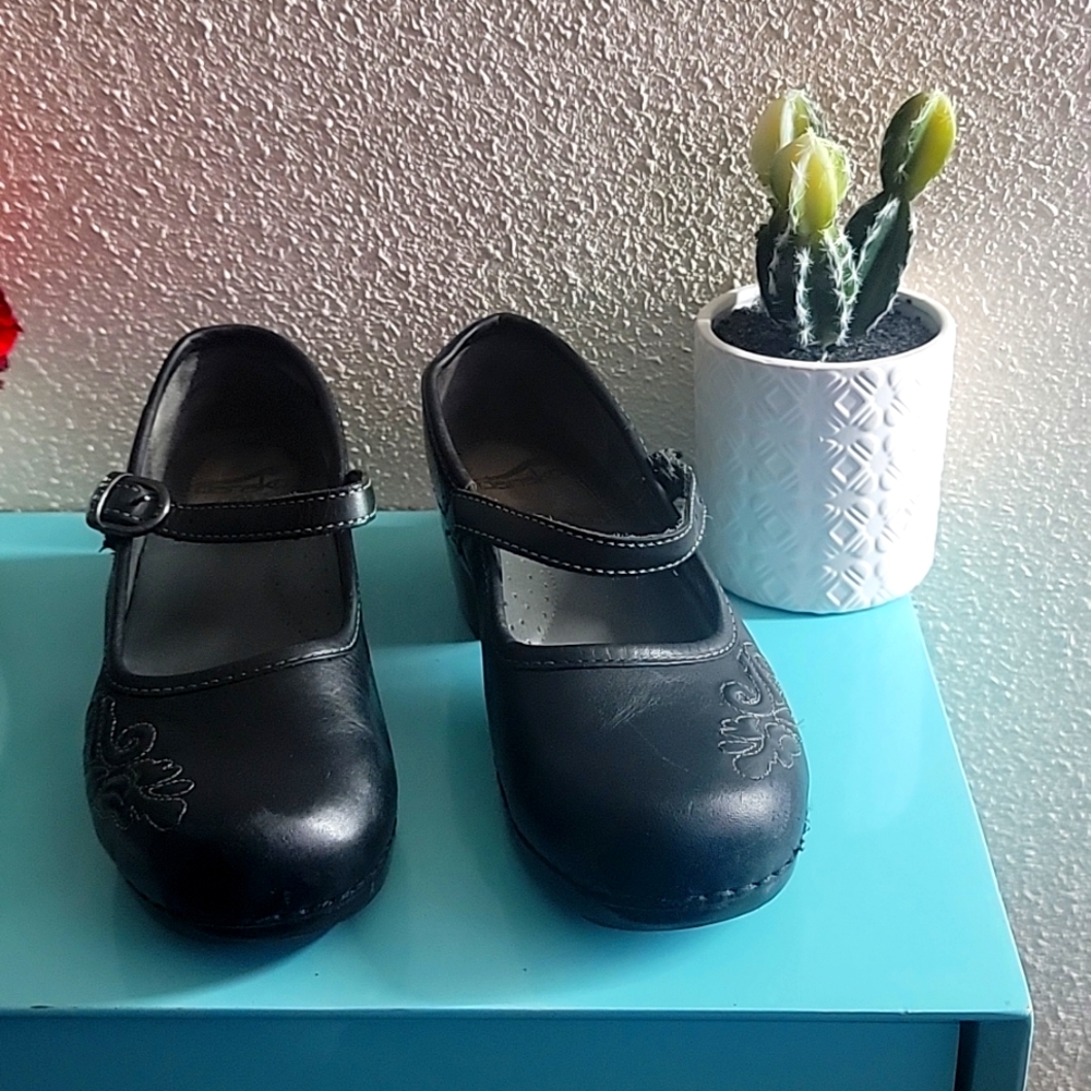 Dansko flatform shoes 👞. #1